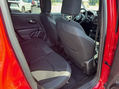 Used 2022 Jeep Renegade Latitude w/ Convenience Group image 13