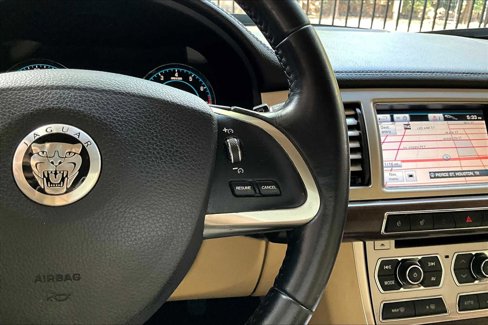 Used 2012 Jaguar XF image 24