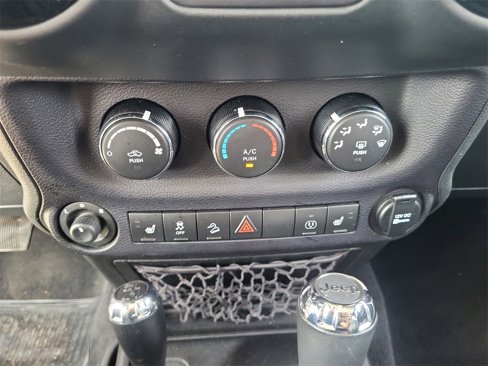Used 2015 Jeep Wrangler Unlimited Sahara image 22