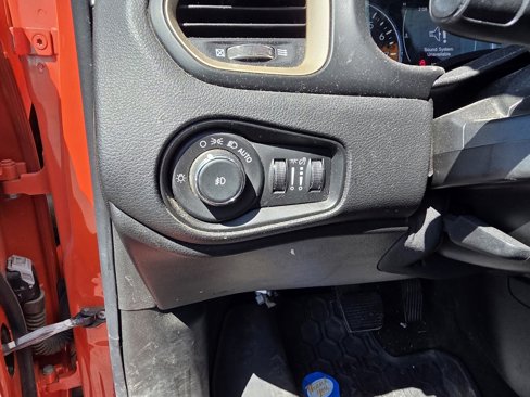 Used 2015 Jeep Renegade Latitude w/ Popular Equipment Group image 16