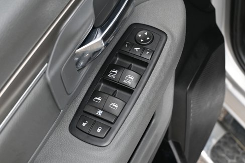 Used 2017 RAM 3500 SLT w/ Luxury Group image 33