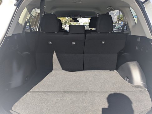 Used 2018 Toyota RAV4 LE image 12