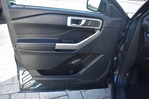 Used 2022 Ford Explorer XLT image 14