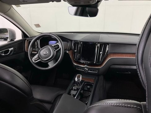 Certified 2023 Volvo XC60 T8 Ultimate w/ Climate Package image 31