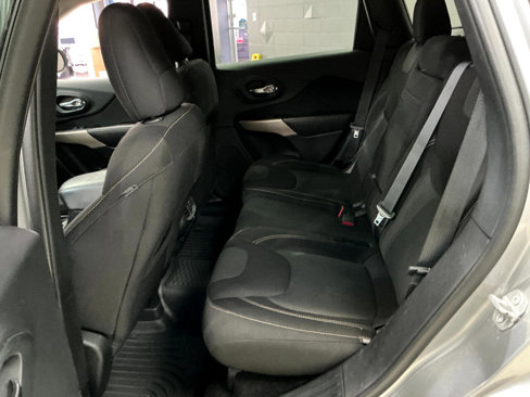 Used 2017 Jeep Cherokee Latitude image 21