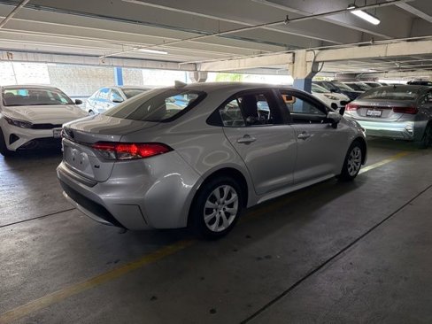 Used 2022 Toyota Corolla LE image 3