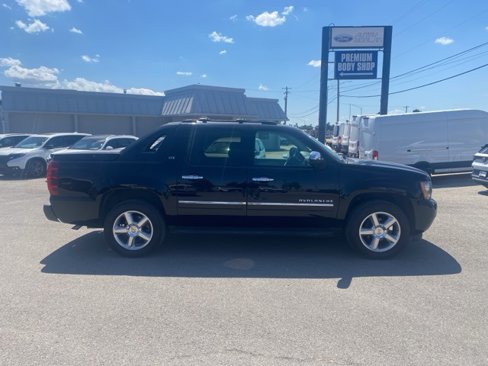 Used 2012 Chevrolet Avalanche LTZ image 7