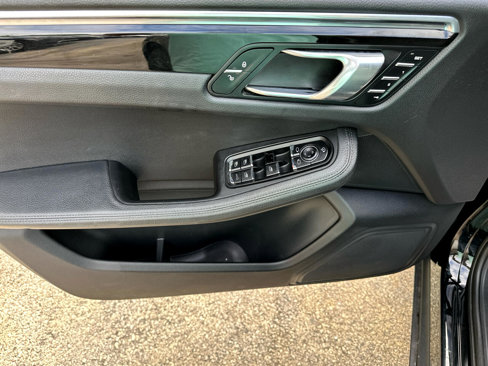 Used 2015 Porsche Macan S w/ Infotainment Package image 17