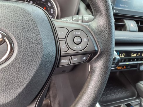 Used 2022 Toyota RAV4 XLE image 16