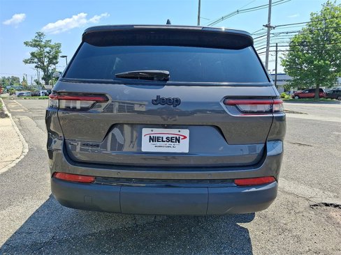Used 2023 Jeep Grand Cherokee L Laredo image 29