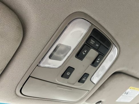 Used 2020 Kia Sedona LX image 41
