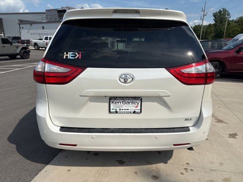 Used 2016 Toyota Sienna L image 6