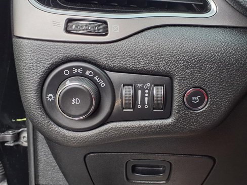Used 2019 Jeep Cherokee Limited image 17