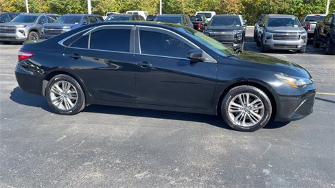 Used 2017 Toyota Camry SE image 9