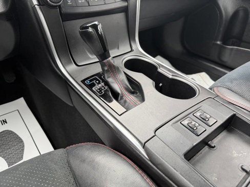 Used 2015 Toyota Camry XSE image 33