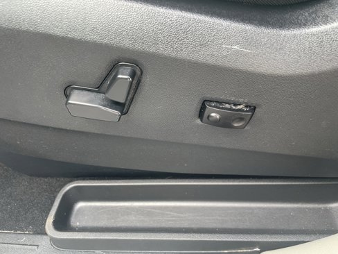 Used 2019 Dodge Grand Caravan SXT image 13