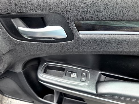 Used 2016 Chrysler 300 Limited image 42