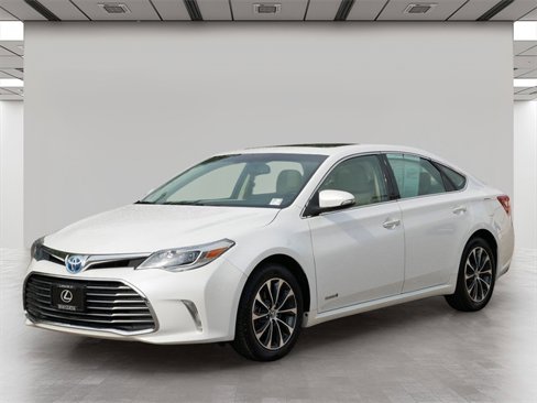 Used 2016 Toyota Avalon XLE Plus image 2