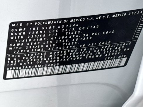 Used 2024 Volkswagen Tiguan SE image 29