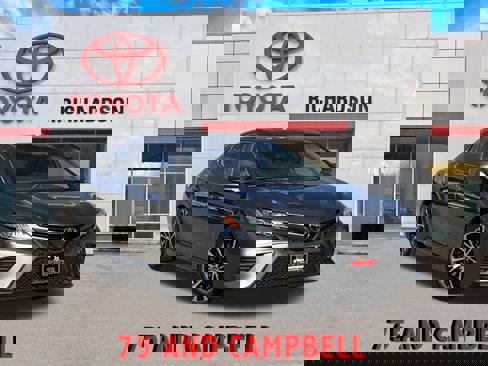Used 2020 Toyota Camry image 1