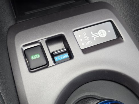 New 2025 Nissan Leaf S image 16