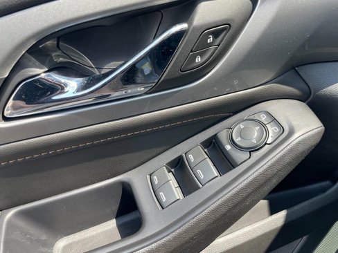 Used 2020 Chevrolet Traverse LT w/ LT Premium Package image 23