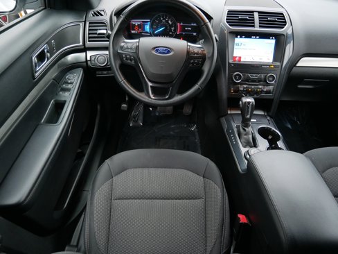 Used 2018 Ford Explorer XLT image 10