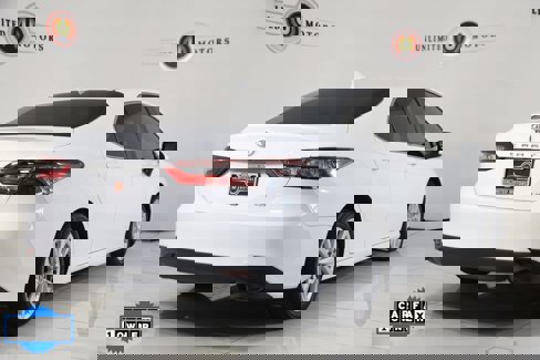 Used 2022 Toyota Camry LE image 3