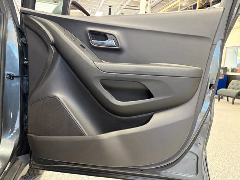 Used 2019 Chevrolet Trax LT w/ LT Convenience Package image 31