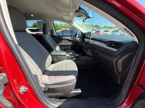 Used 2022 Ford Escape SE w/ SE Sport Appearance Package image 9
