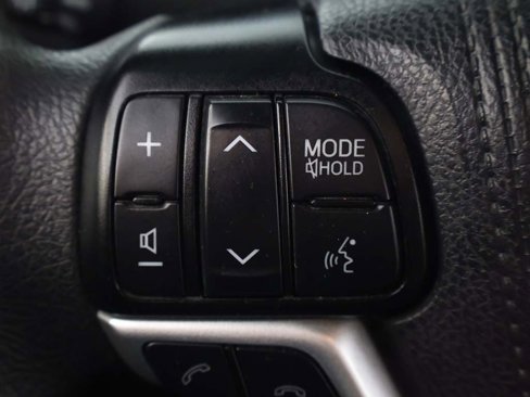 Used 2019 Toyota Highlander LE image 38