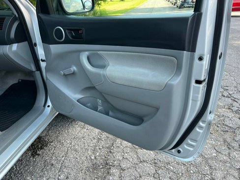 Used 2005 Toyota Tacoma 2WD Regular Cab image 30