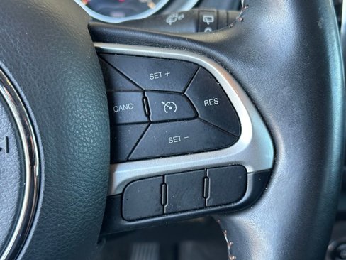 Used 2018 Jeep Compass Latitude w/ Popular Equipment Group image 16