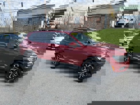 Used 2021 Volkswagen Tiguan SE w/ Panoramic Sunroof Package image 3