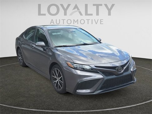 Used 2023 Toyota Camry SE image 7