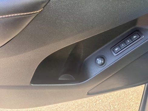 Used 2021 Chevrolet Equinox Premier w/ Redline Edition image 11