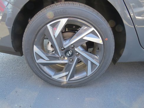 New 2025 Hyundai Elantra Sport image 9