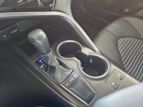 Used 2024 Toyota Camry SE w/ Cold Weather Package image 27