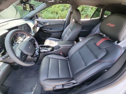 Certified 2025 Chevrolet Trax RS w/ Sunroof Package image 25