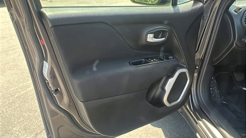 Used 2021 Jeep Renegade Latitude image 15