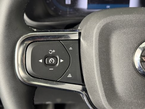 Certified 2023 Volvo XC40 B5 Plus w/ Climate Package image 30