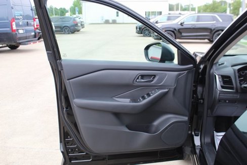 Used 2024 Nissan Rogue S image 10