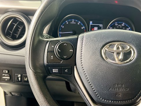 Used 2018 Toyota RAV4 LE image 18