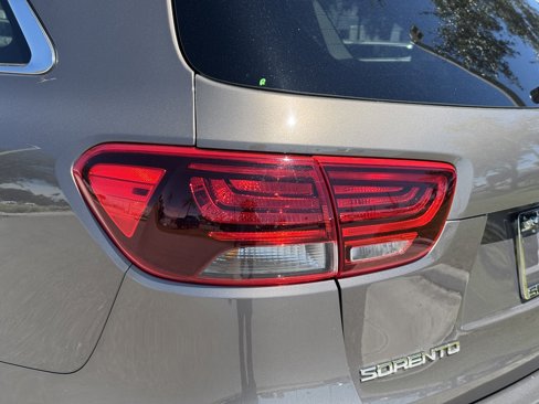 Certified 2019 Kia Sorento S image 10