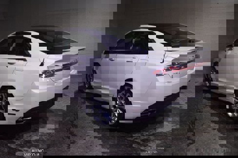 Used 2013 Lincoln MKZ Hybrid image 3