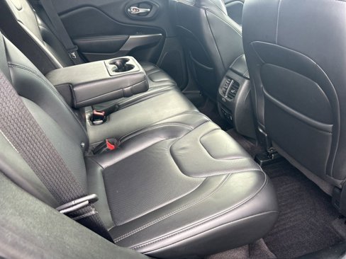 Used 2019 Jeep Cherokee Limited image 34