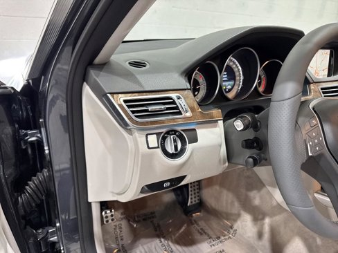 Used 2014 Mercedes-Benz E 350 Sedan image 23