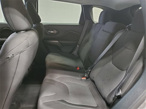 Used 2019 Jeep Cherokee Latitude w/ Popular Appearance Group image 12