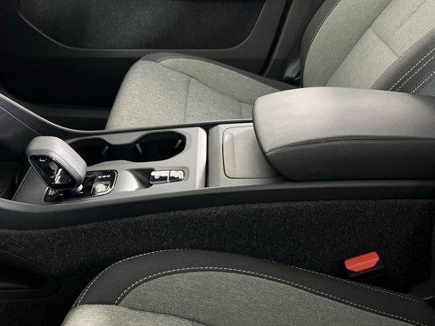 Certified 2025 Volvo XC40 B5 Core image 24