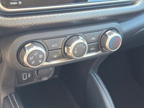 Used 2018 Nissan Kicks S image 33